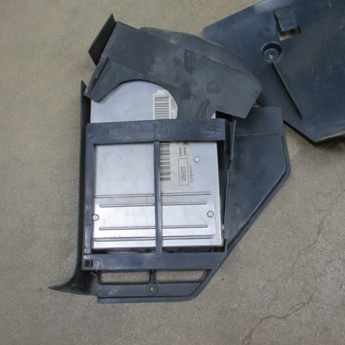 85 CHEVY EL CAMINO GMC CABALLERO ECM ENGINE COMPUTER & KICK PANEL CASE 1226865
