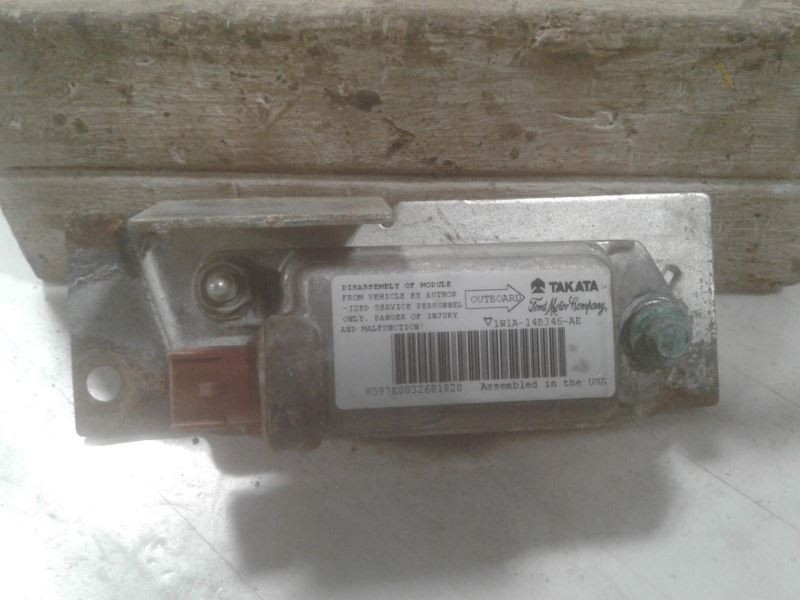 Chassis ECM Module Front Right Hand Dash Fits 01-02 LINCOLN & TOWN CAR 637135