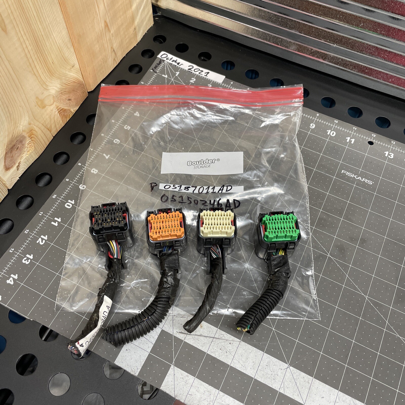 2006 Dodge Charger 2.7L Engine Computer ECM P05187011AD Wiring Harness Pigtails