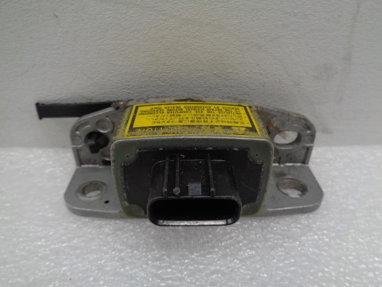 1998-2000 Lexus GS400 Yaw Turn Rate Stability Control Module Sensor OEM AK240910