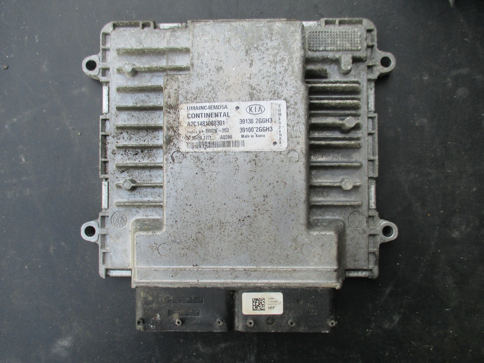 2018 KIA SORENTO ECM ENGINE COMPUTER 39130-2ggh3 Small Chip in Plug