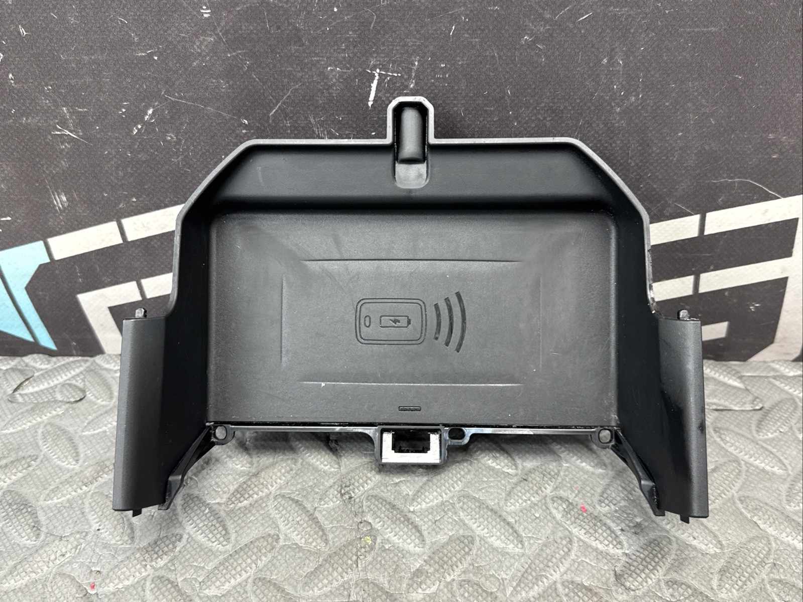 OEM BMW F90 M5 G30 Center Console Wireless Charging Device Module Pad 2018-2023
