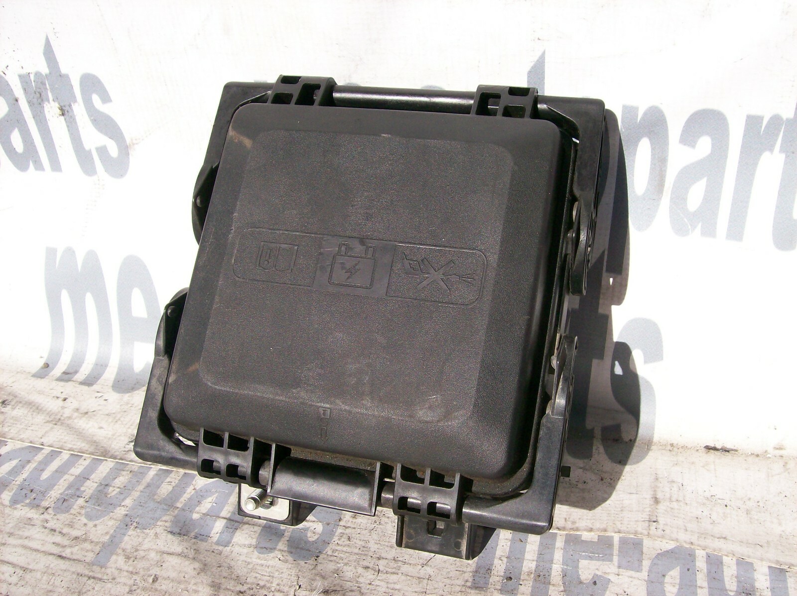13-15 Cadillac ATS OEM Engine Under Hood Bay Fuse Relay Box Block Unit Module