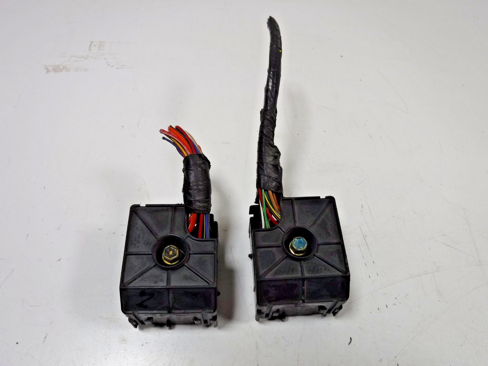 Jeep Grand Cherokee WJ 2003 Body Control Module Plugs Factory OEM 56050231AD