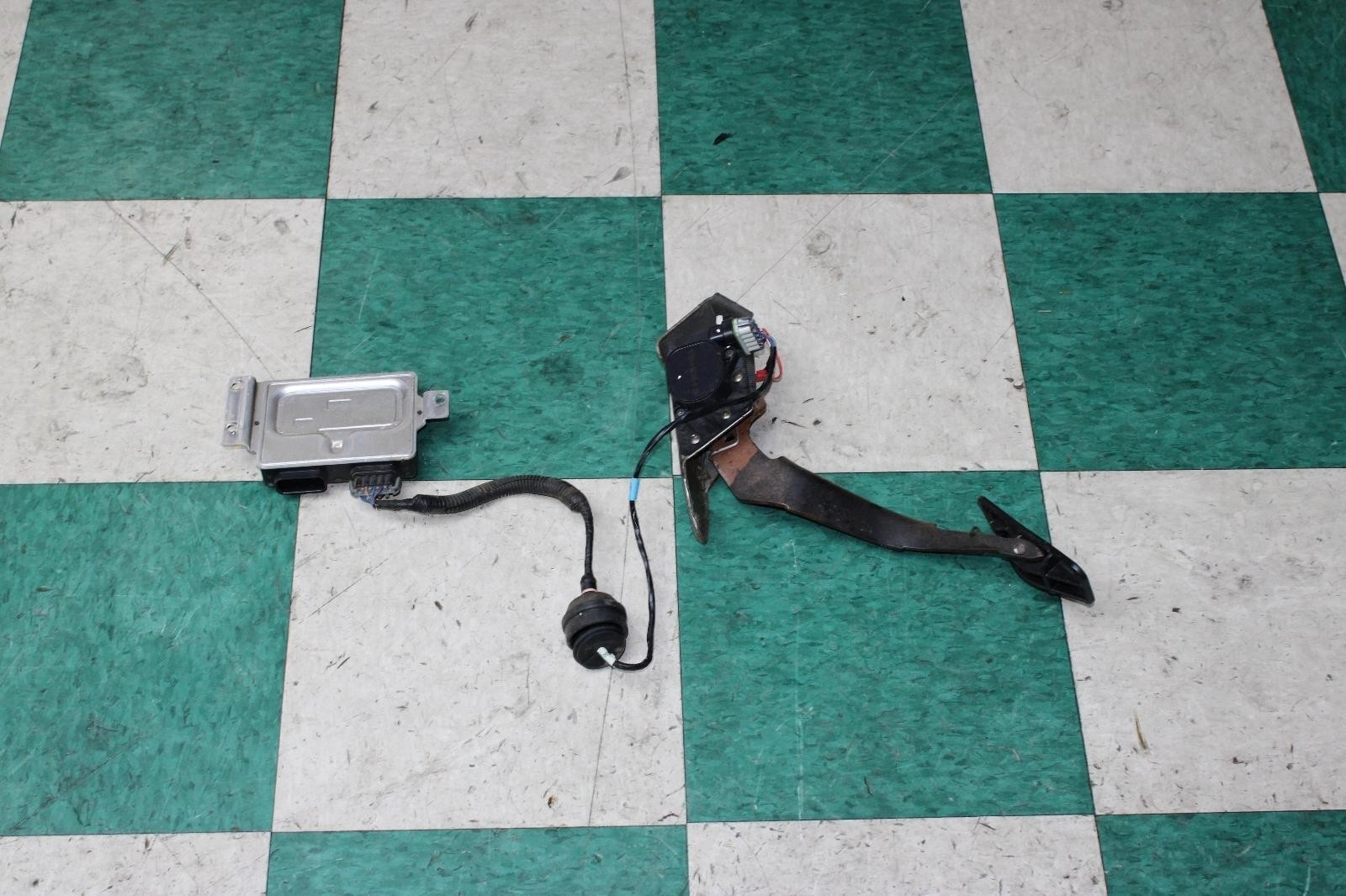 03-06 Silverado Throttle Control Module Computer Gas Pedal OE Harness OE WTY
