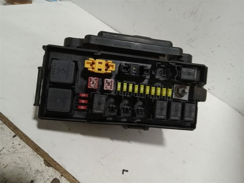 Control Module Power Supply Includes Fuse Box Fits 2006 JEEP COMMANDER OEM
