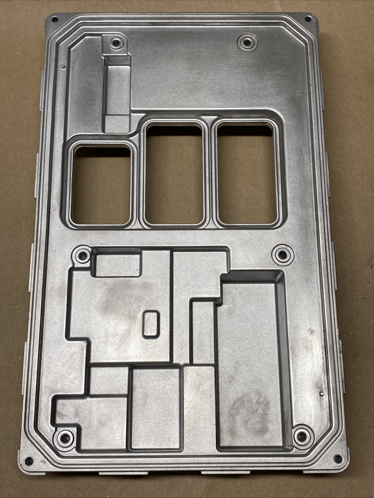 GM 12725132 – 2019+ E90 ENGINE CONTROL MODULE (HOUSING ONLY)