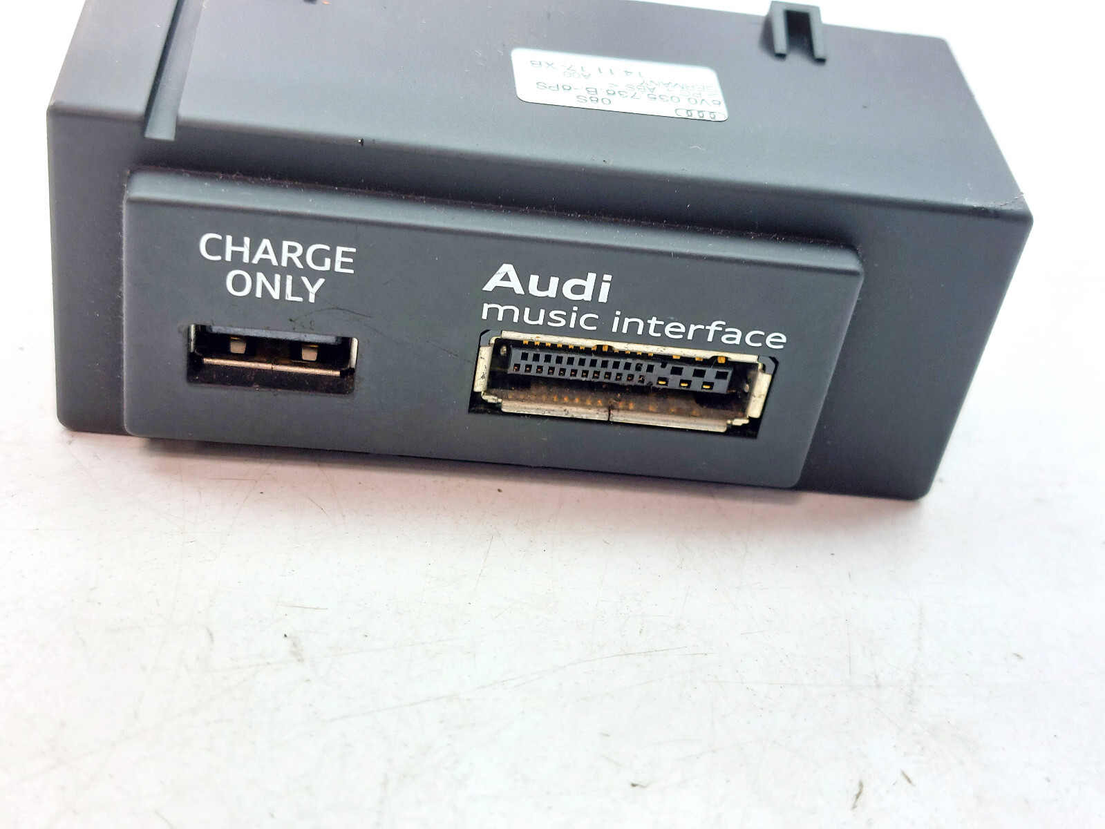 AUDI A3 8V 2015 USB & MMI AUDI MUSIC INTERFACE 8V0035736B