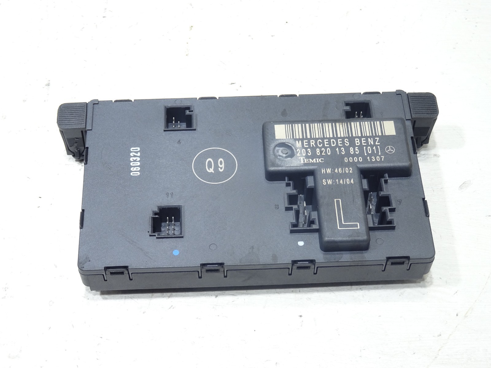 Mercedes C-Class front passenger door control module 2038201385 2004-2007