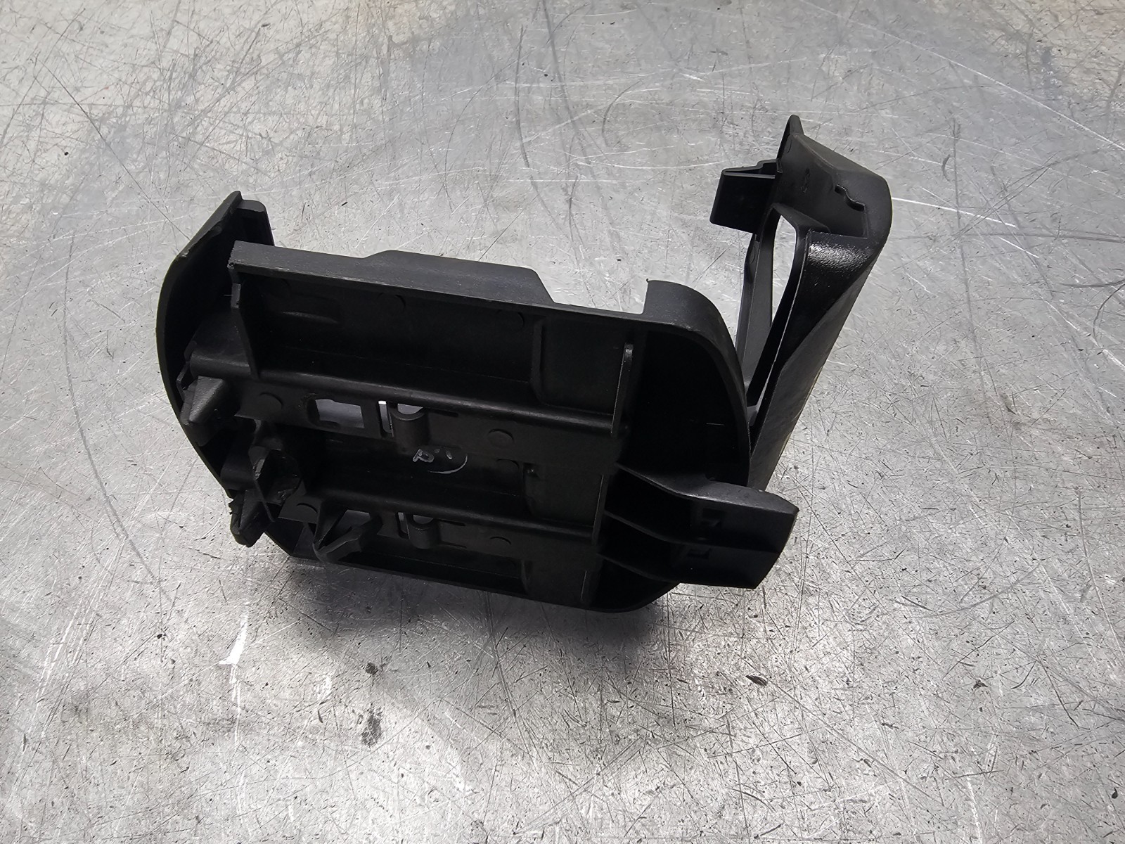 MERCEDES BENZ C/E-CLASS WARNING TRIANGLE PLASTIC BRACKET HOLDER A2048900114