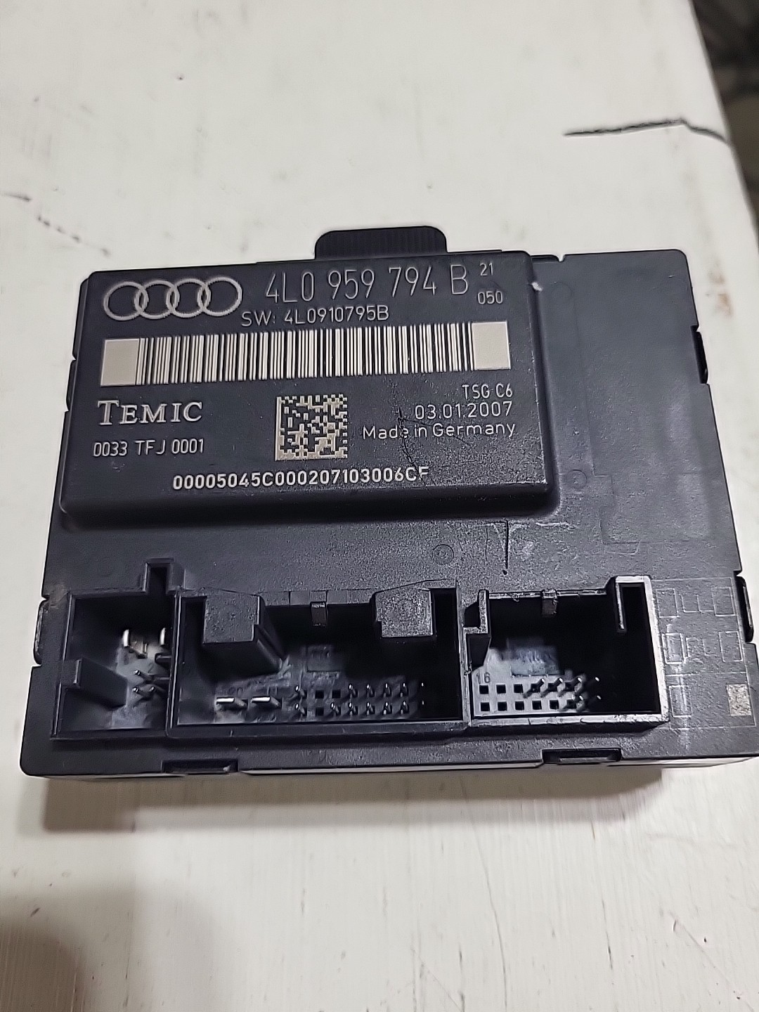 Audi 2009-2015 AUDI Q7 – FRONT RIGHT DOOR CONTROL MODULE UNIT OEM 4F0959792T
