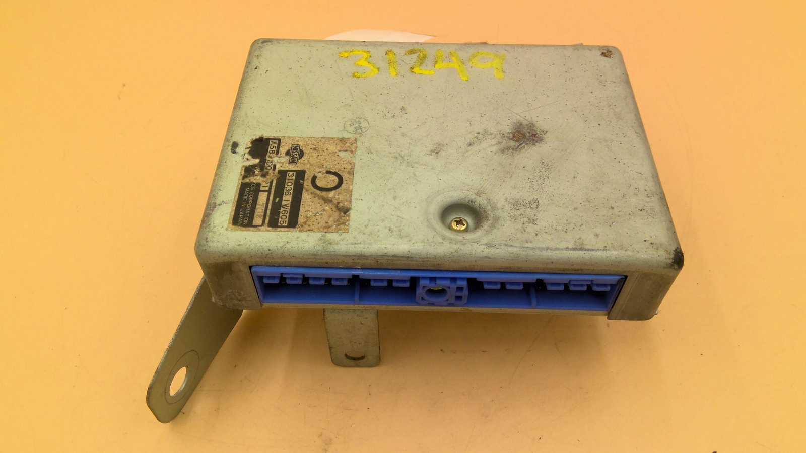 31036 1W605 Chassis Brain Box INFINITI QX4 97 98 99