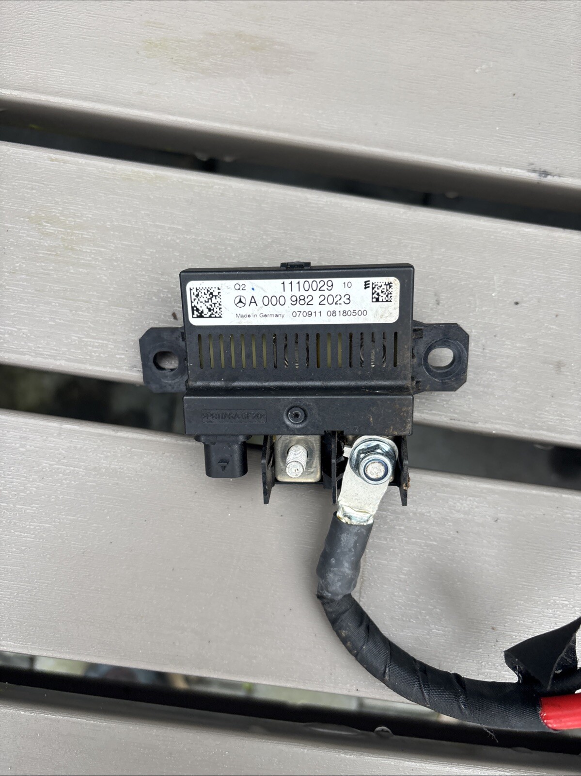 MERCEDES E CLASS BACKUP BATTERY RELAY FUSE A0009822023 Q02 C207 2009-2017 Used