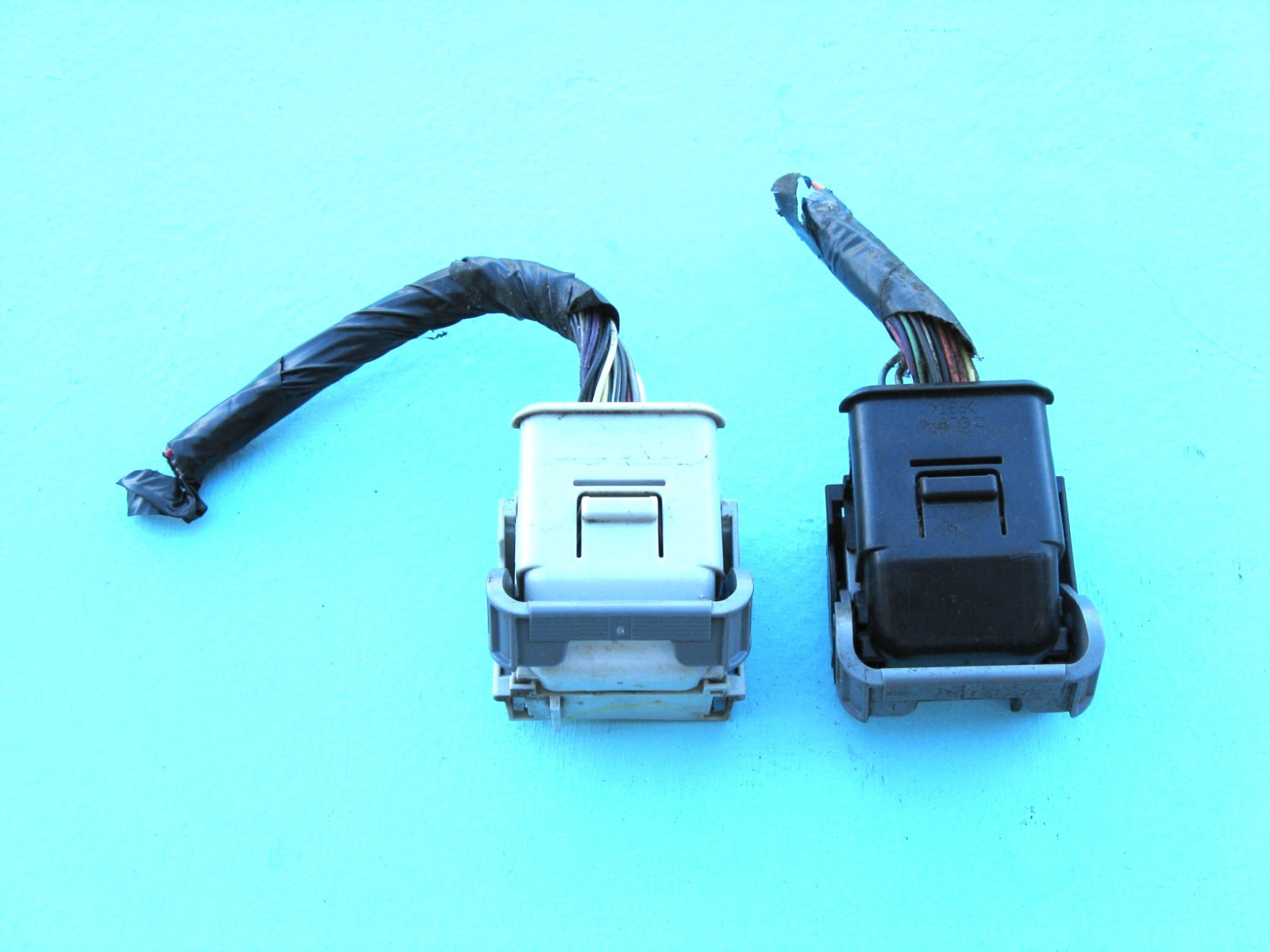 04 05 06 07 CHEVROLET COLORADO BCM BCU BODY CONTROL MODULE 10394232 PLUGS P555