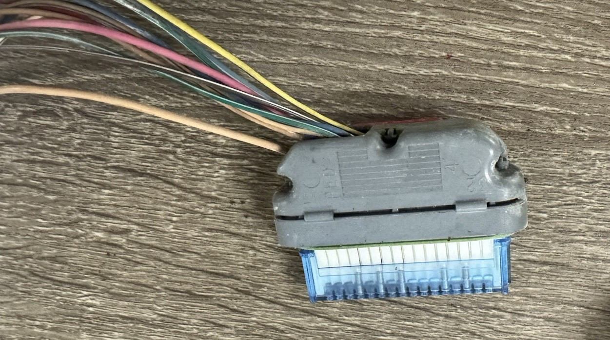 1994-1995 LT1 CAMARO FIREBIRD ECU ENGINE CONTROL MODULE PIGTAIL CONNECTORS