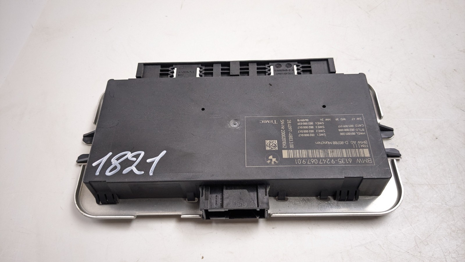 BMW X3 F25 MK2 FOOTWELL LIGHT CONTROL MODULE ECU 9247067 2010