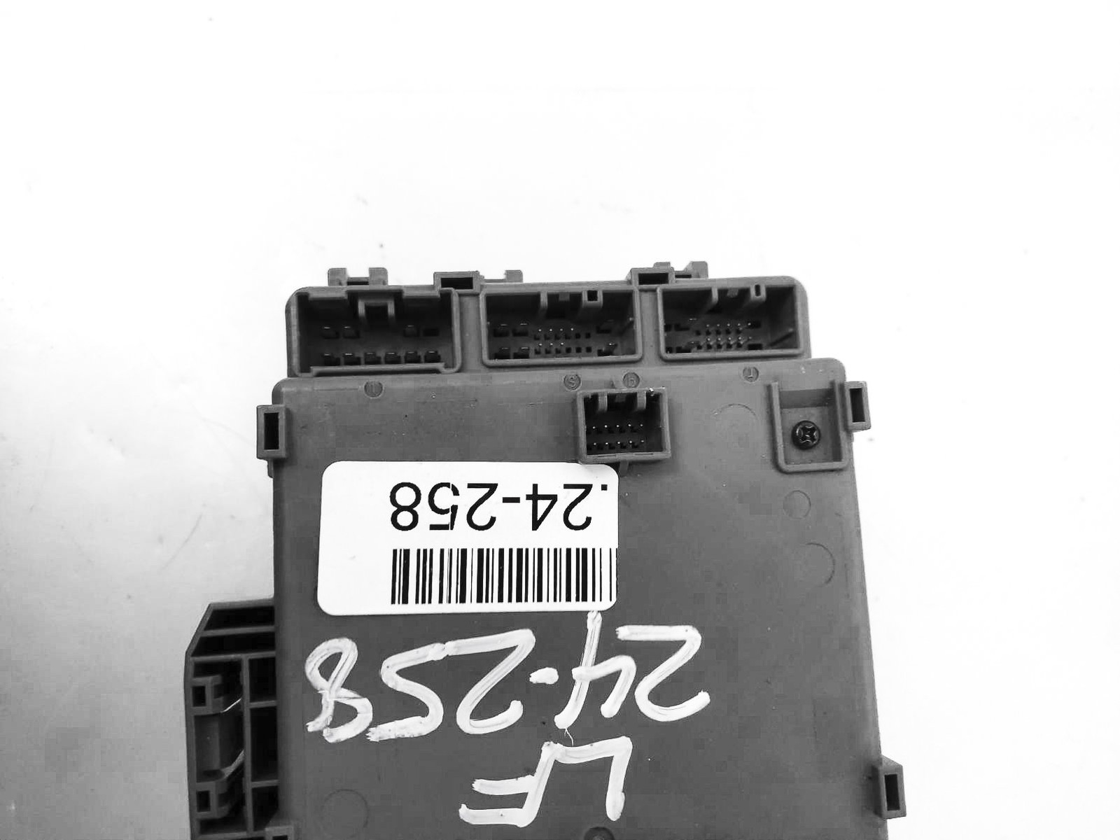 2022-2023 Honda Passport Cabin Room Inside Fuse Box – 1 Minor Chipped Clip