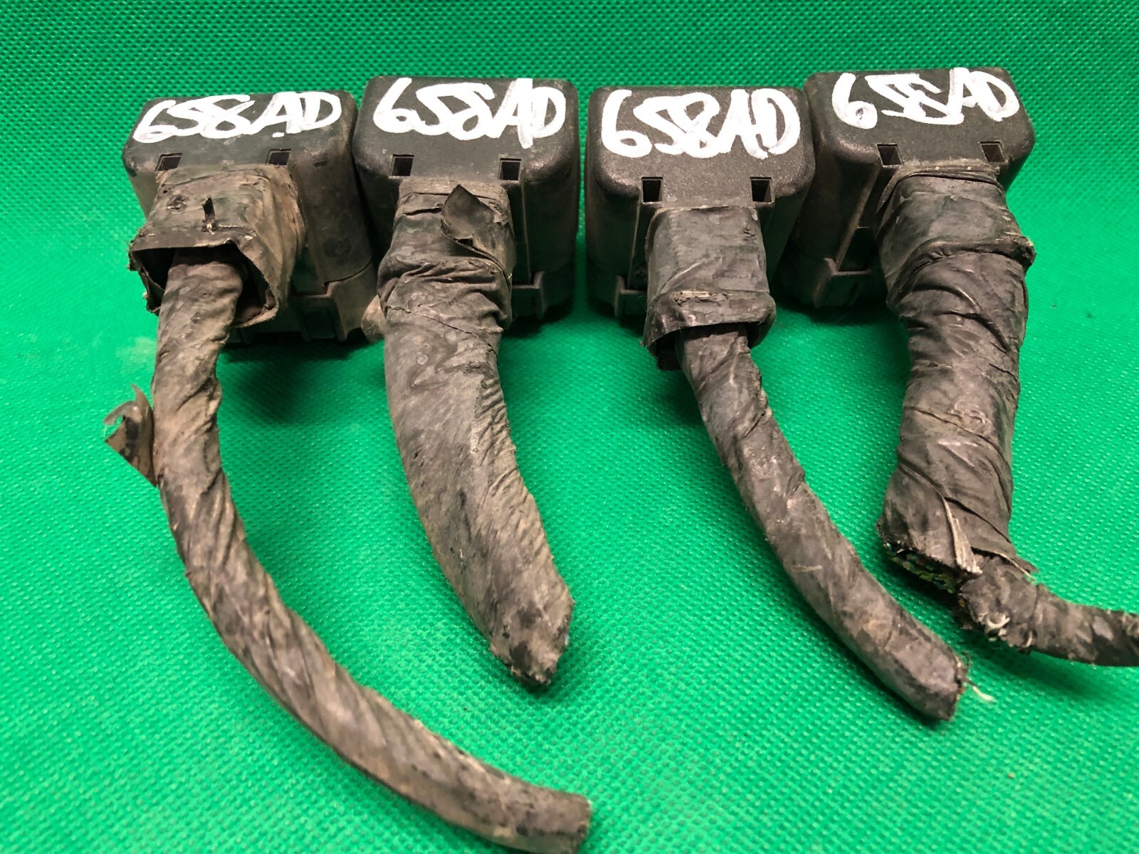 WIRING HARNESS PLUG CONNECTOR 06 CARAVAN TOWN COUNTRY PCM ECU ECM 05094658AD