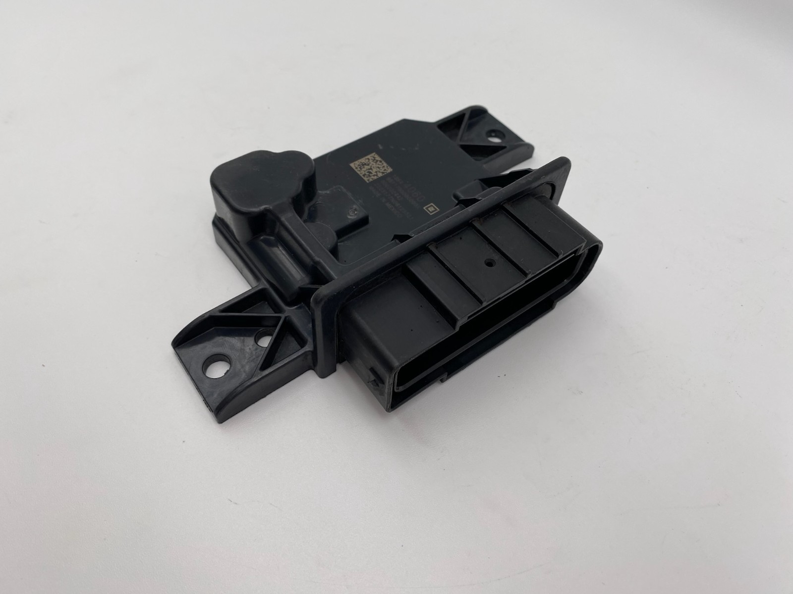 2021 2022 2023 Chevrolet Suburban Fuel Pump Power Control Module OEM 13544060