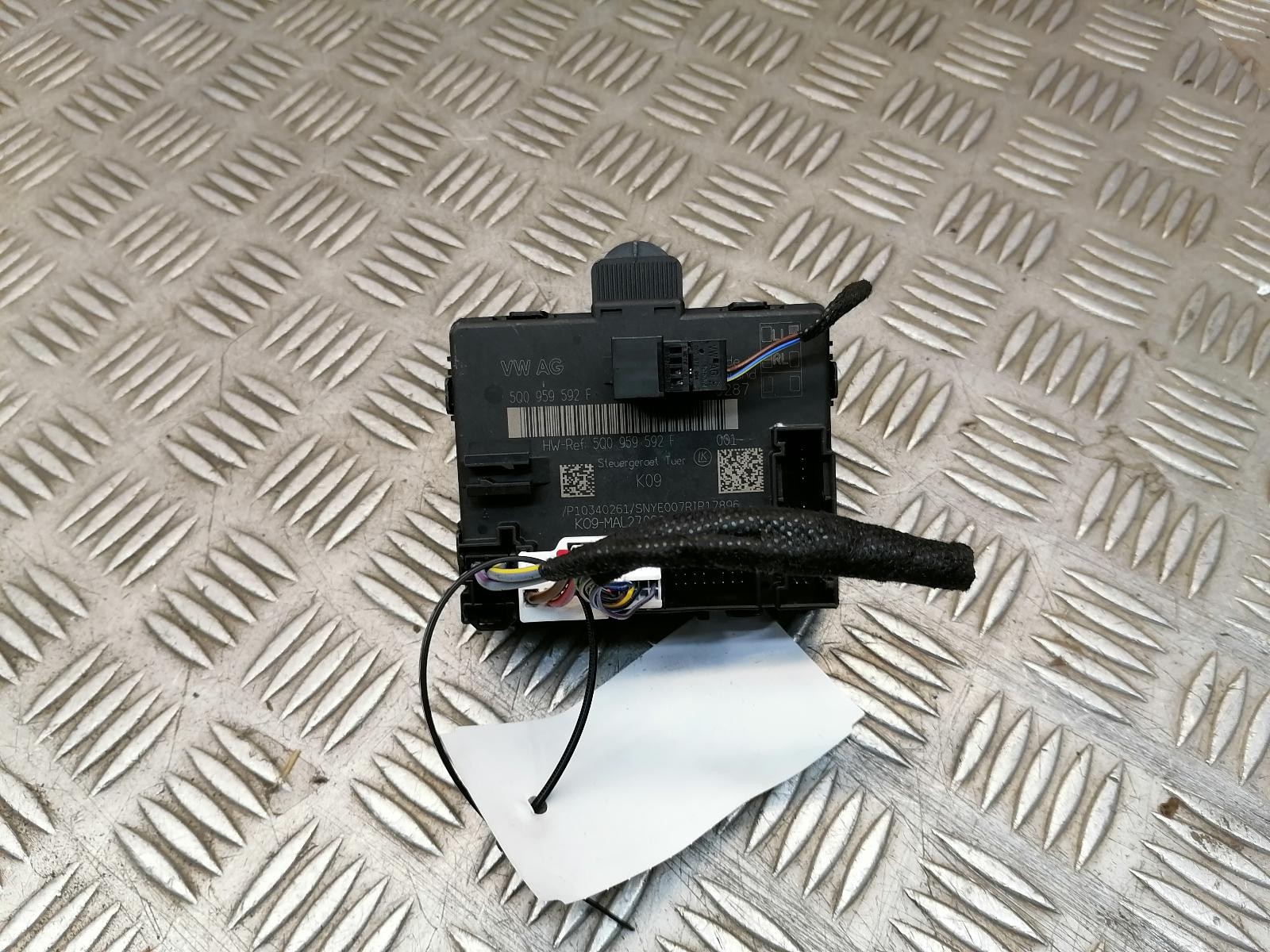 AUDI A3 DOOR CONTROL MODULE ECU LEFT FRONT MK3 8V 2012 – 2020 5Q0959592F