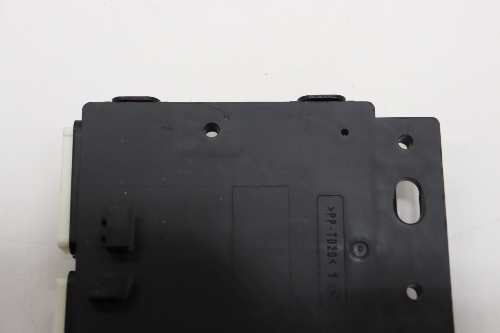 2022 -2024 KIA EV6 FRONT RIGHT PASSENGER SIDE SEAT CONTROL MODULE OEM 88540CV020