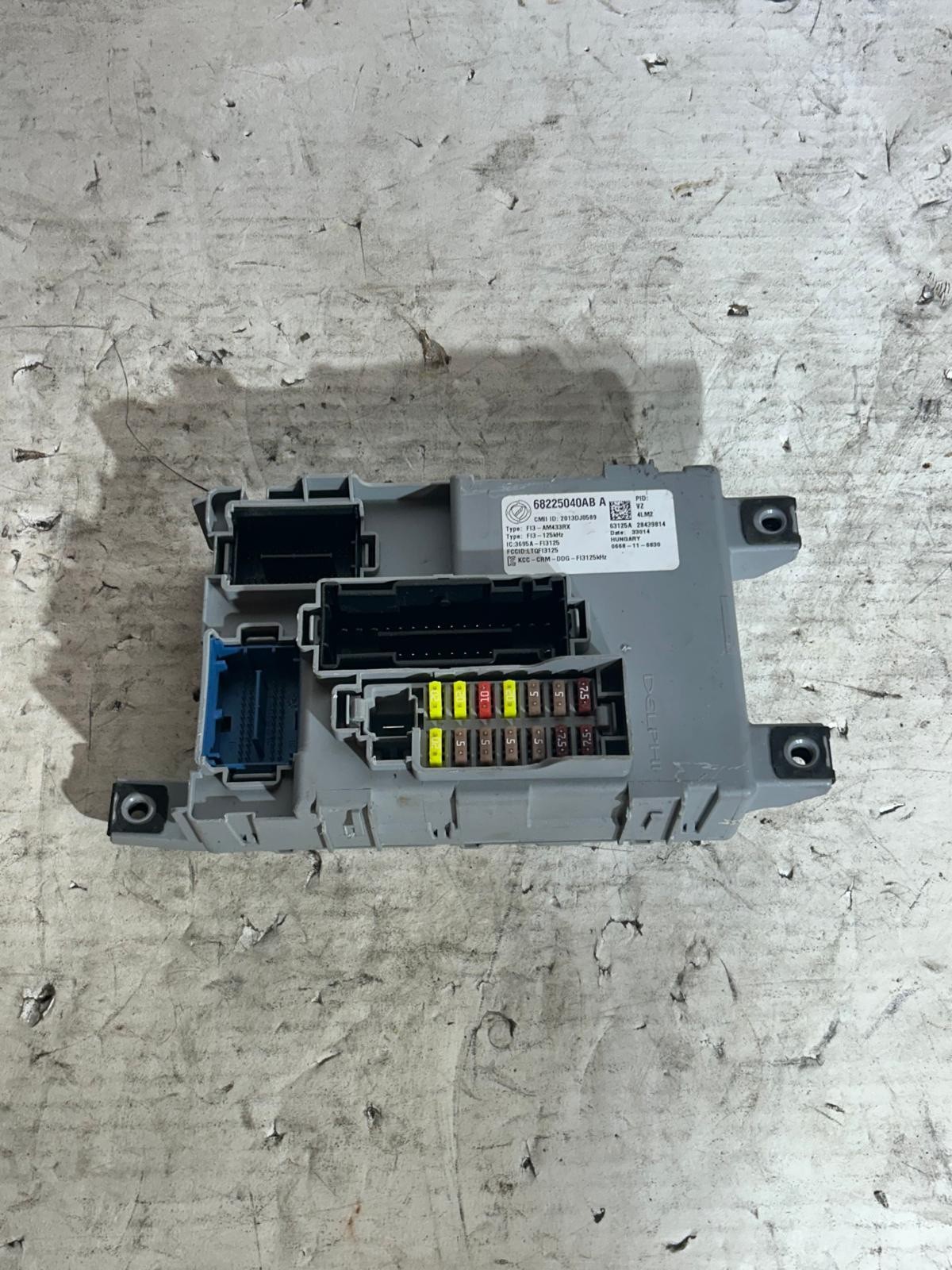 2012-2017 Fiat 500 OEM BCM Body Control Module Fuse Box Assembly 68186705AD A