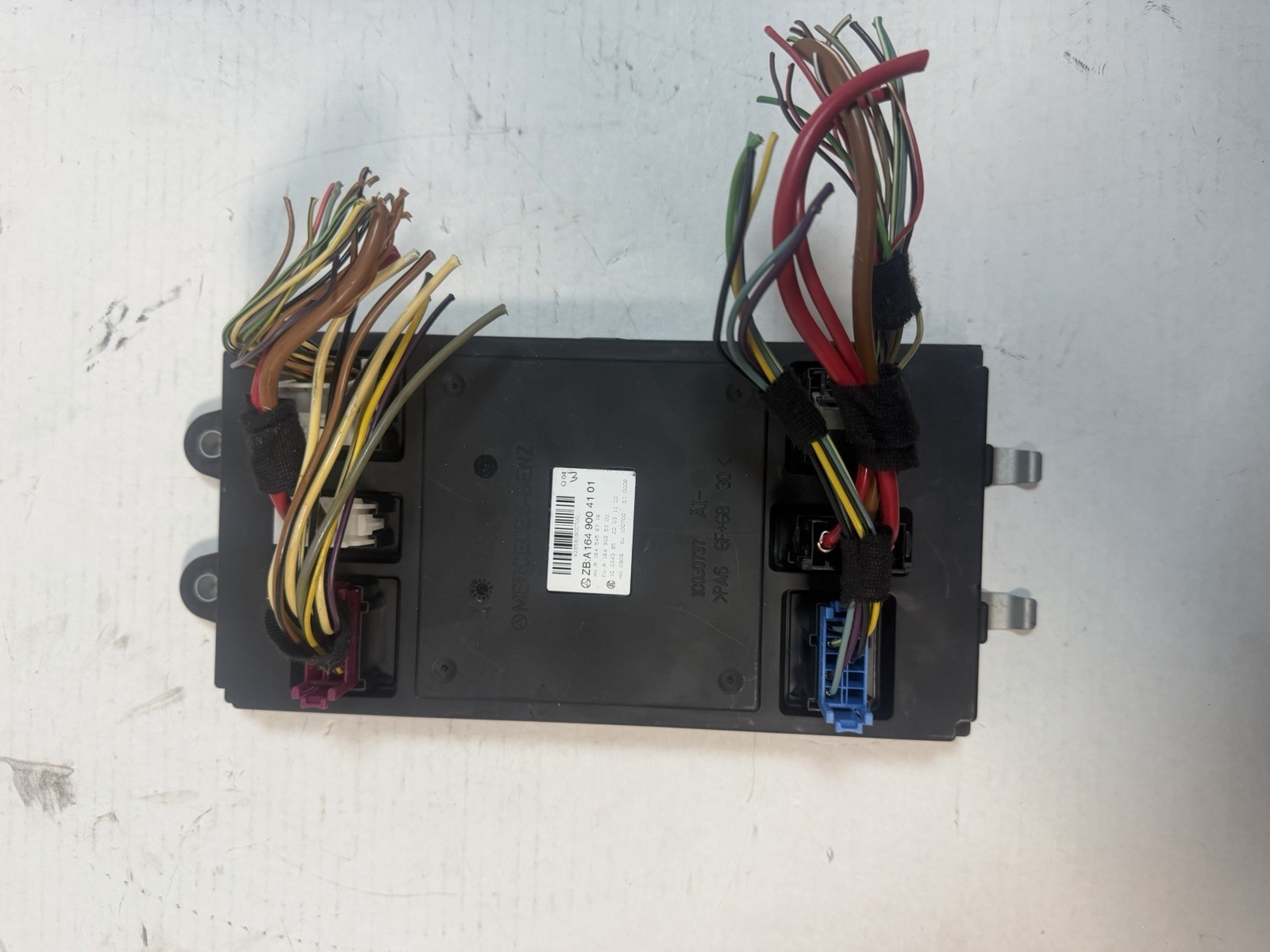 Mercedes W251 ML350 GL350 Front SAM Module Control Signal A1649004101