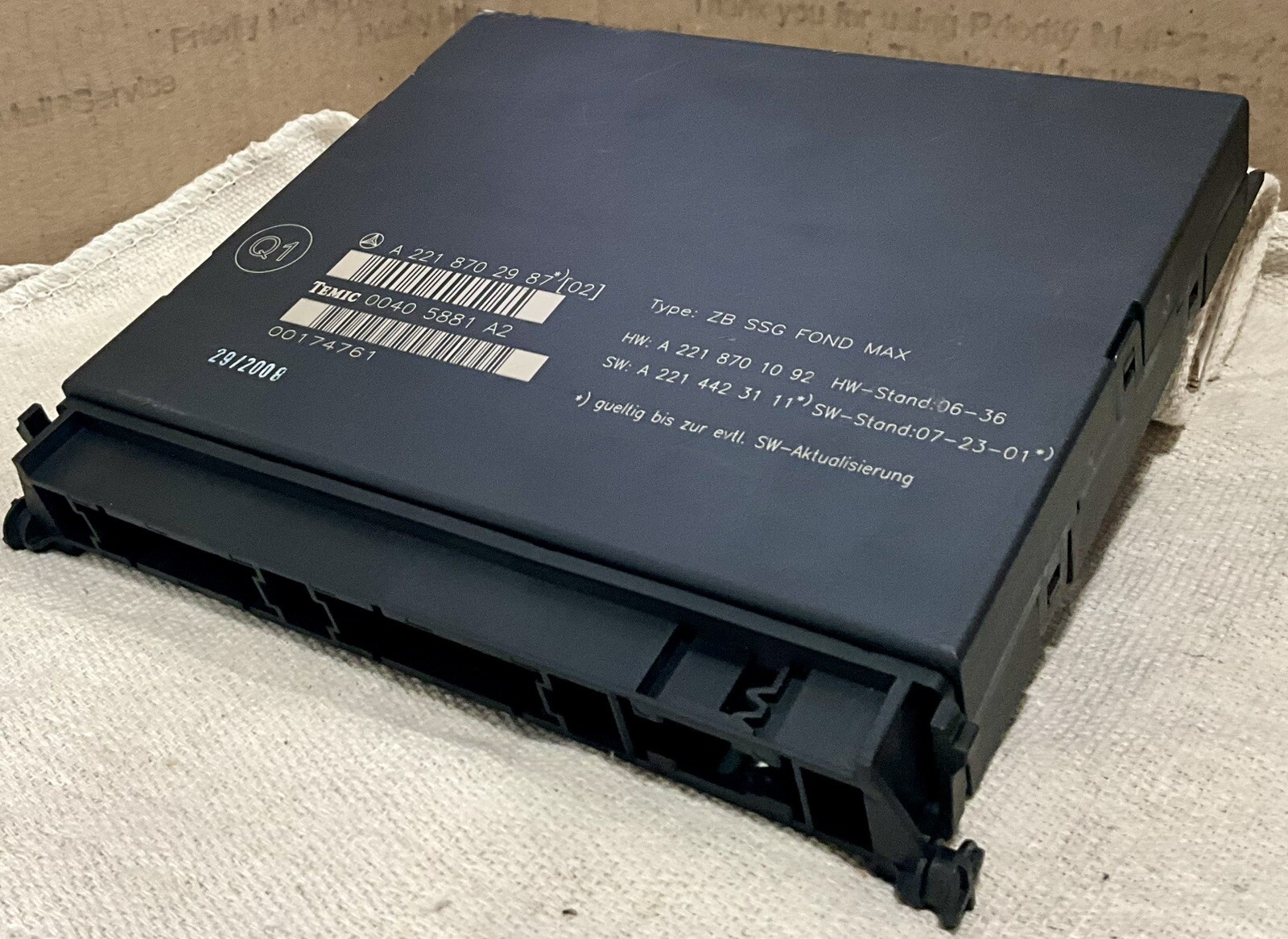 07-13 Mercedes W221 S63 AMG S550 Rear Seat Control Unit Module 2218702987 OEM