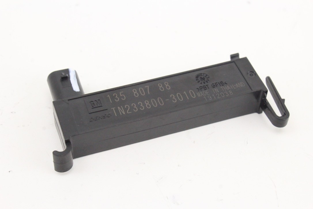 17-24 Chevrolet Trax Ignition Lock Key Transmitter Antenna Black OEM 13580788