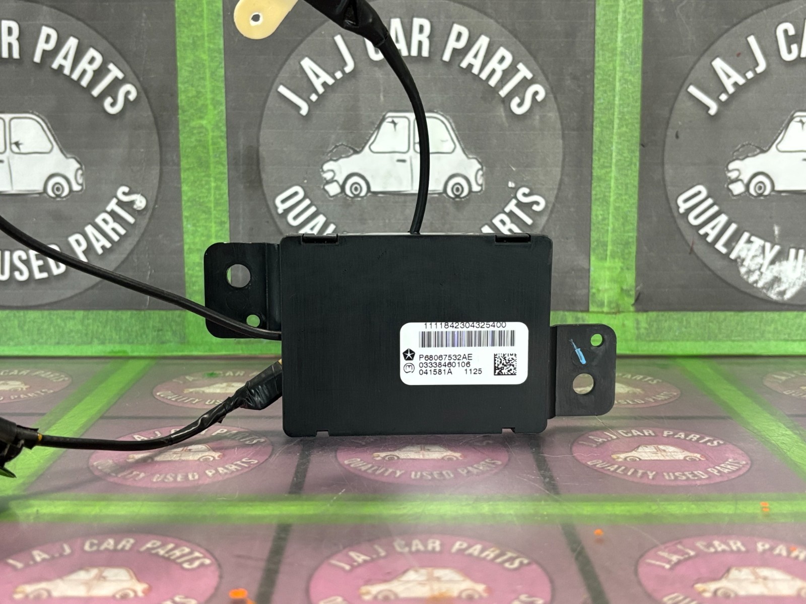 2011 CHRYSLER 300 KEYLESS ENTRY ANTENNA REMOTE START MODULE (ID: 68067532AE) OEM