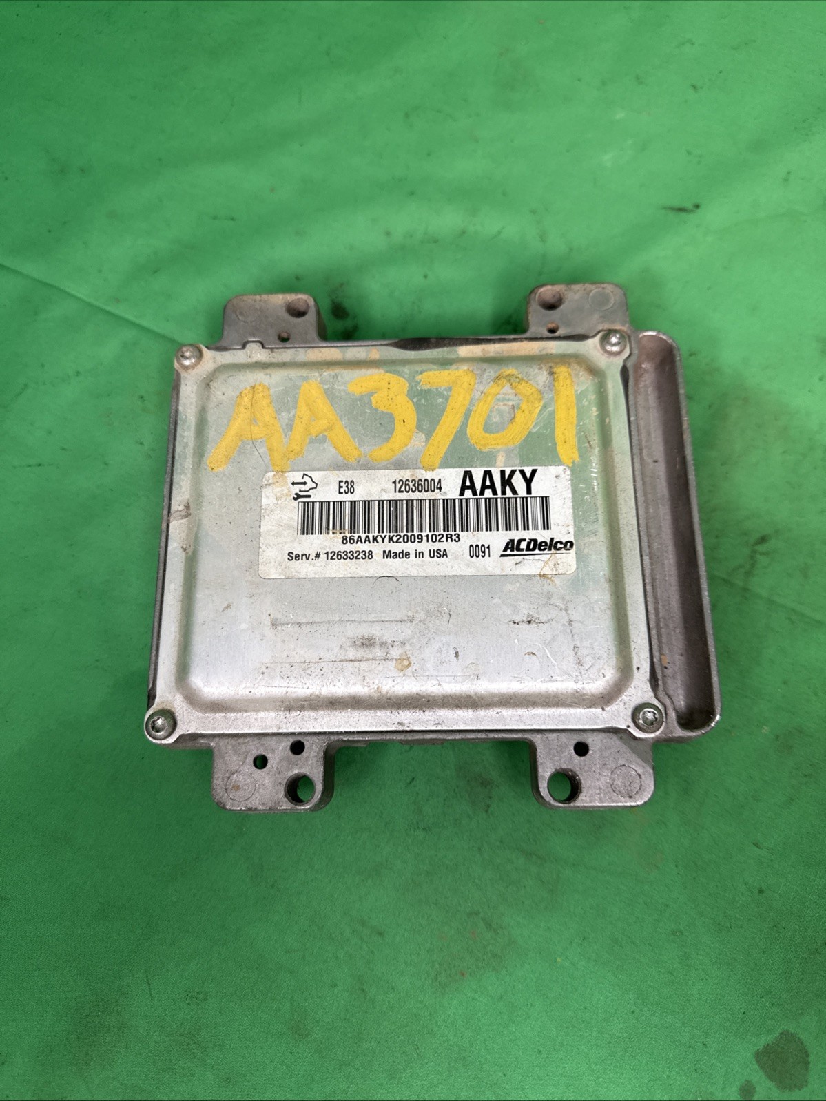 2009-2010 Chevrolet Yukon Tahoe Suburban Engine Control Module ECM ECU 12636004