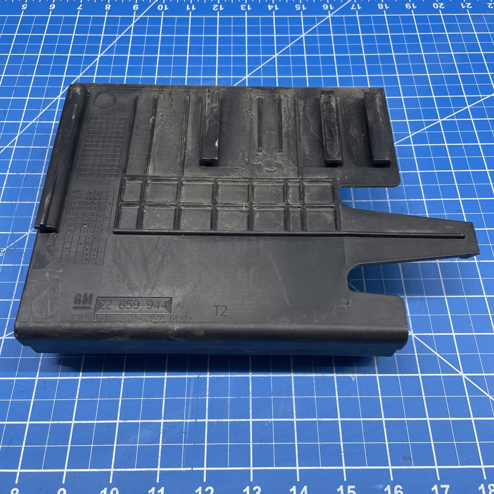 2013 2016 CHEVY MALIBU ENGINE COMPUTER ECU ECM PLASTIC HOLDER MOUNT BRACKET