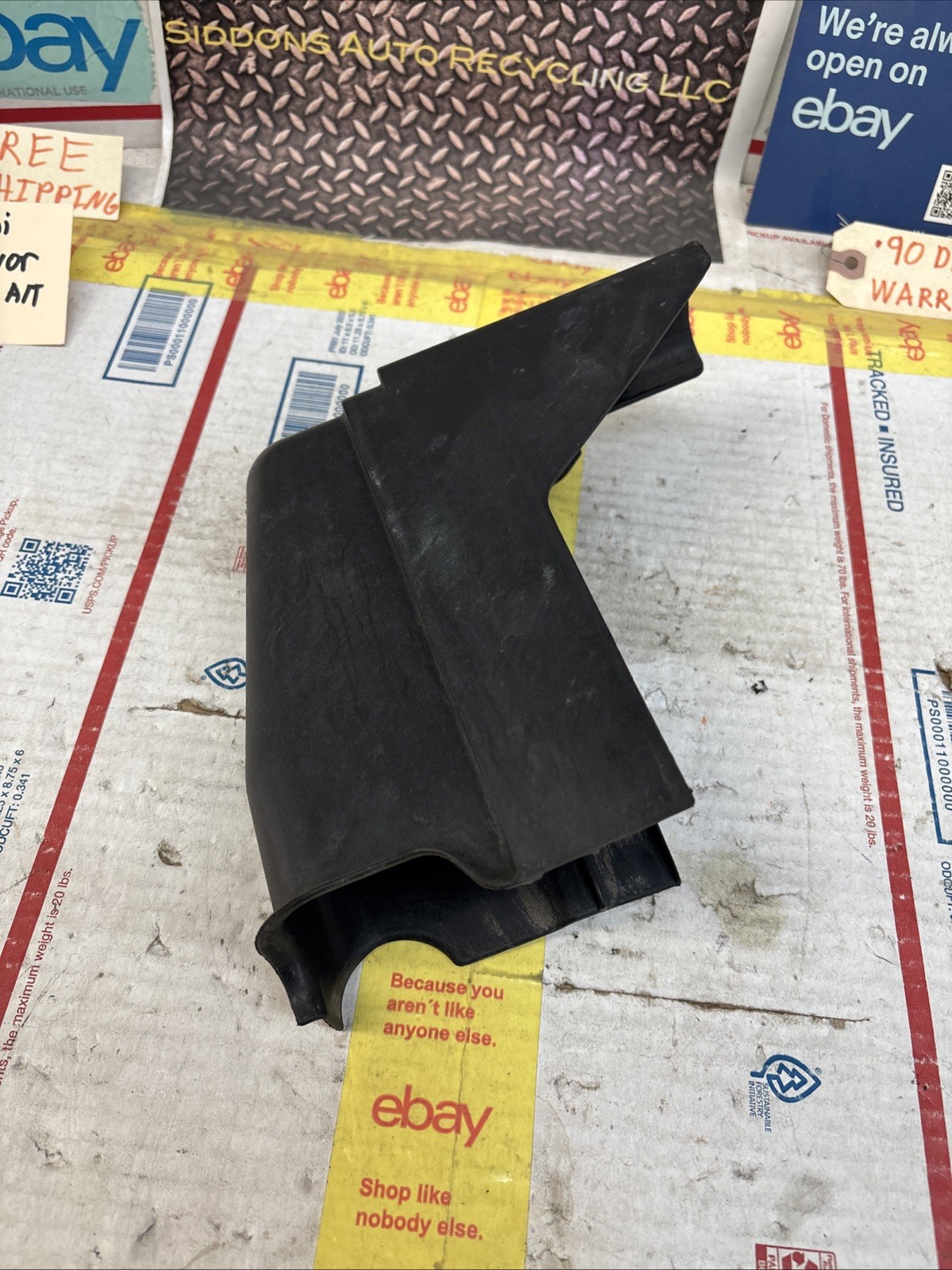 04-11 MITSUBISHI ENDEAVOR ECU ECM COVER SHIELD ENGINE COMPUTER TRIM # MR985118