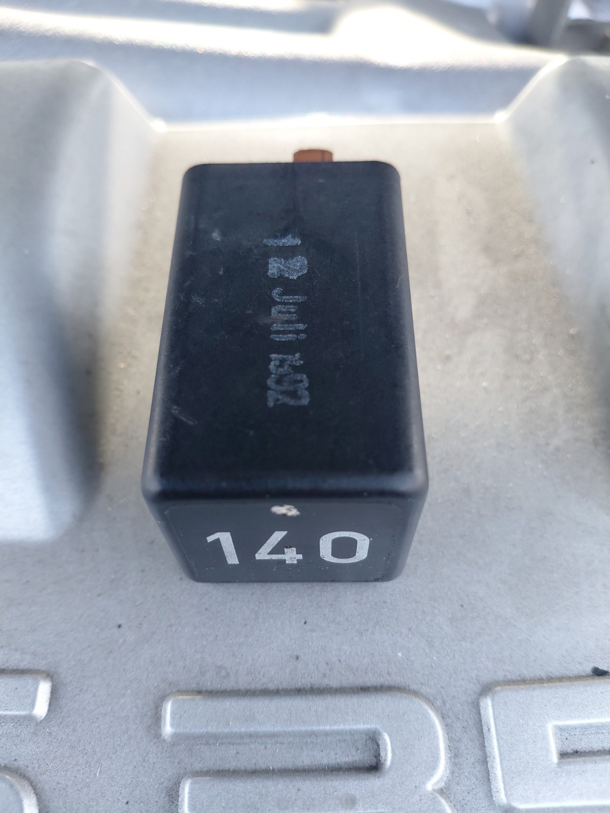 1993 2003 Volkswagen EuroVan AC Air Conditioner Relay 140 701959141B