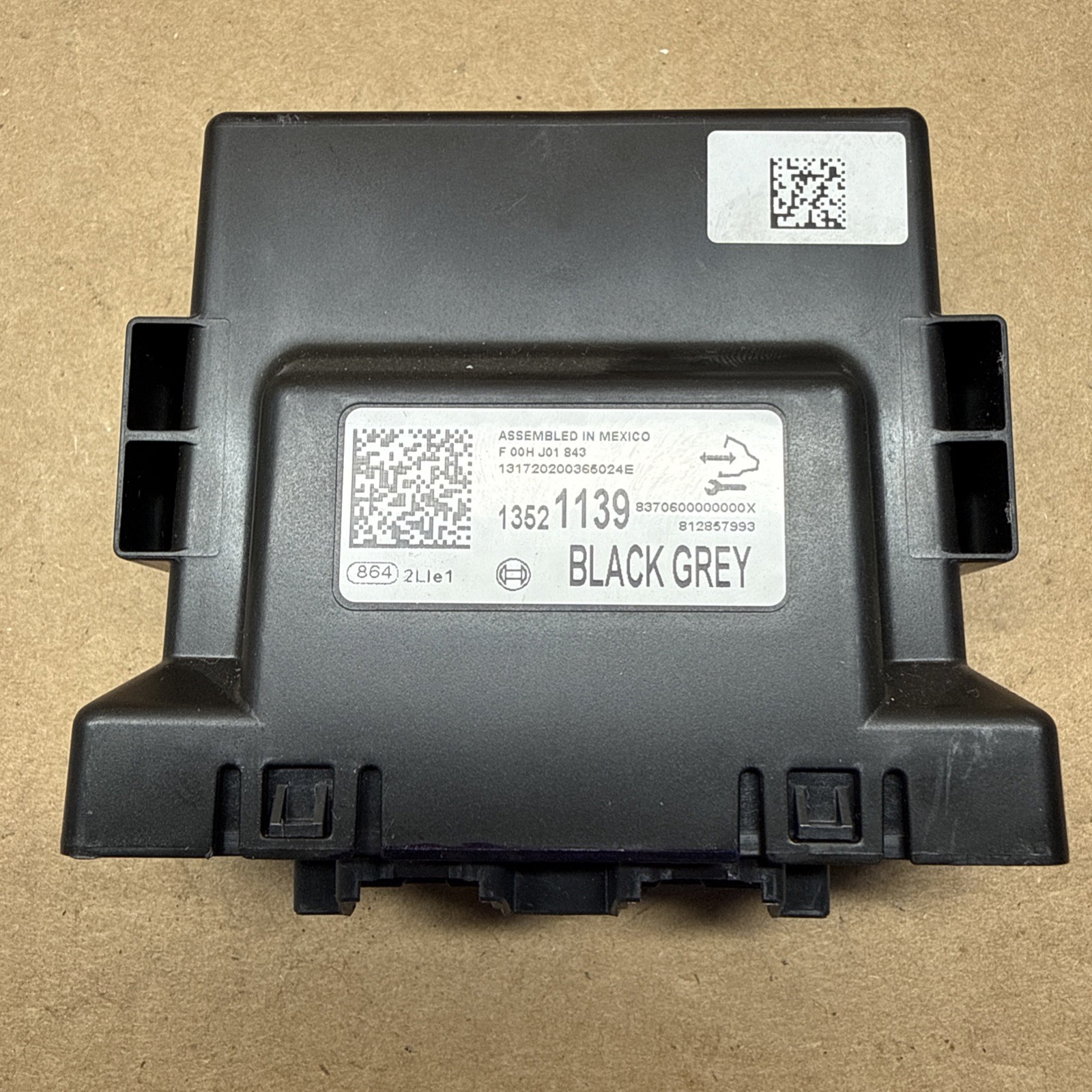 2018-20 Chevrolet Equinox MODULE UNIT OEM 13521139 BLACK GREY