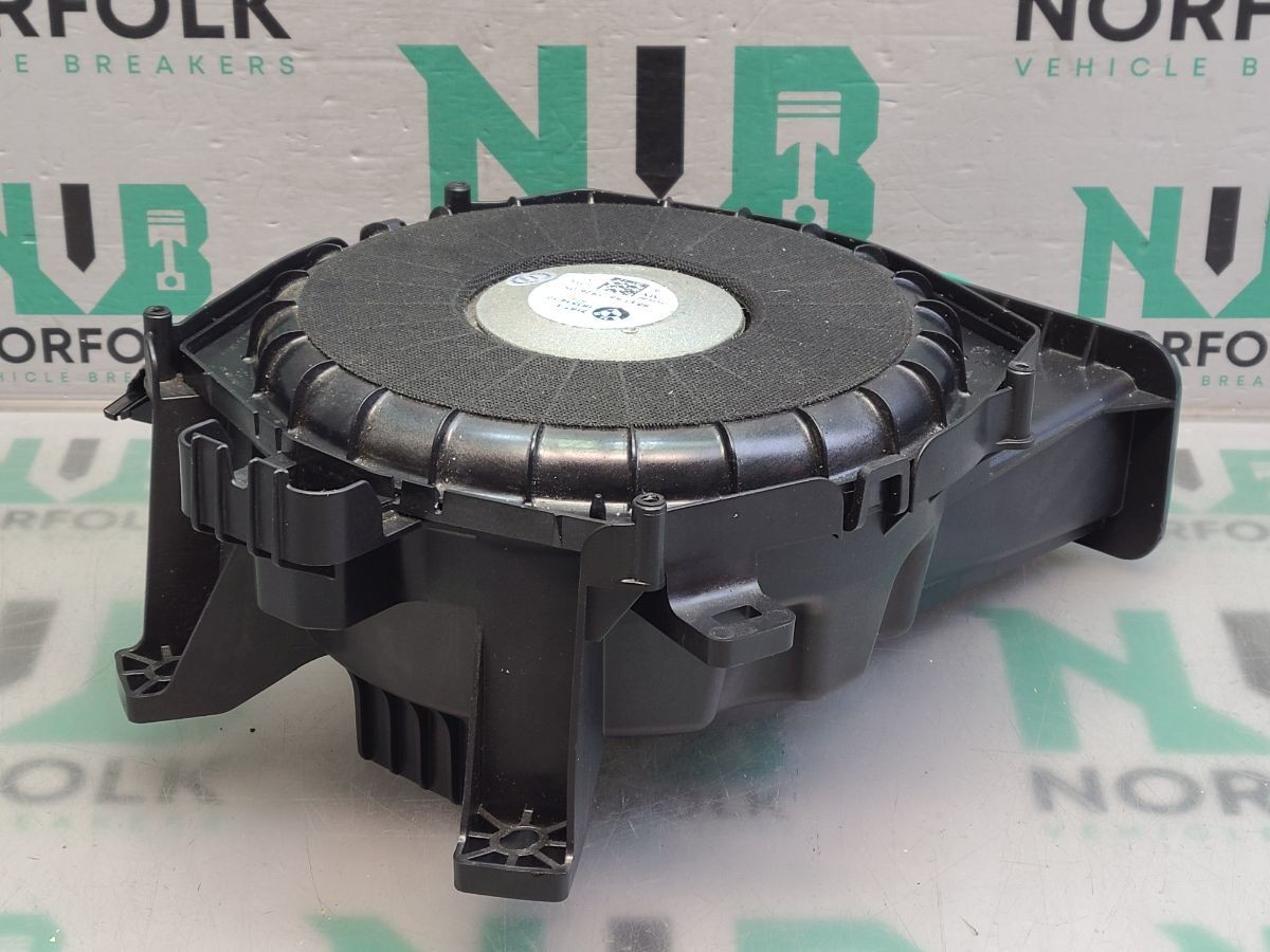 BMW X3 G01 Subwoofer 6811926