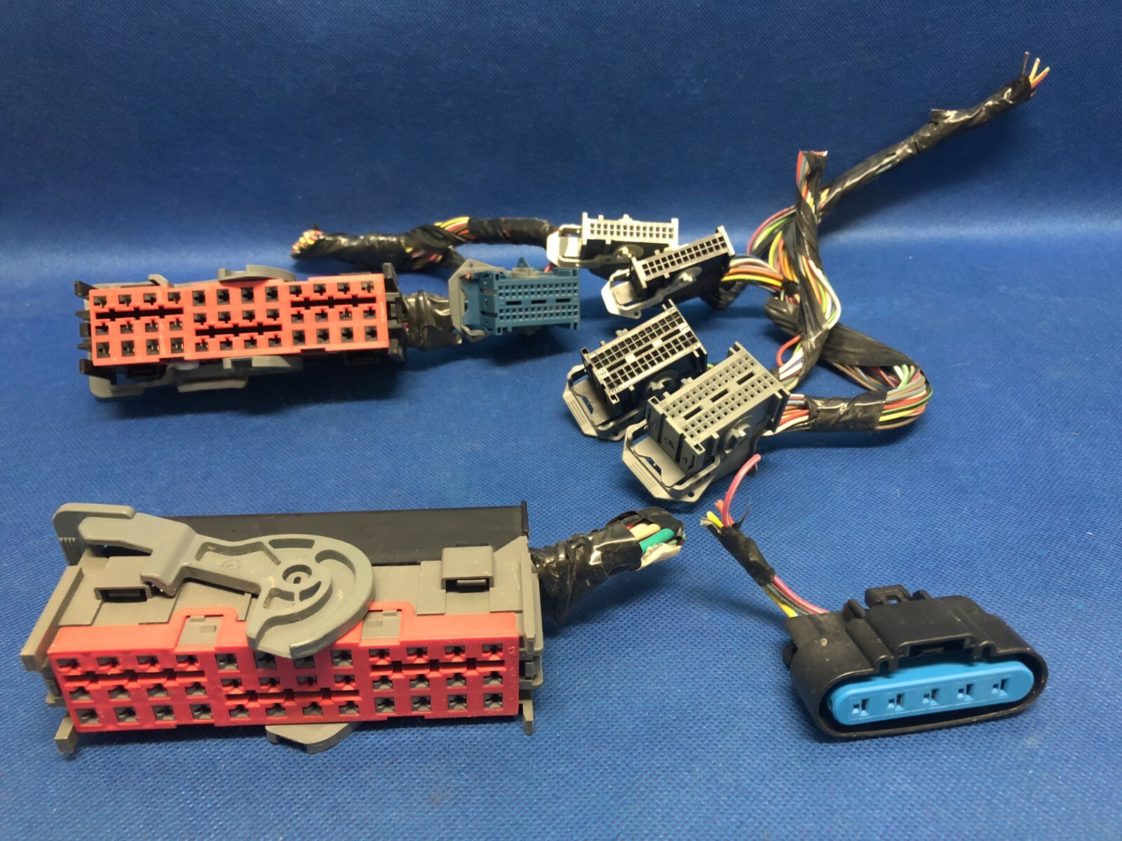 WIRING HARNESS PLUG CONNECTOR 07 08 FORD MUSTANG INTERIOR FUSEBOX 8R3T-14B476-AD