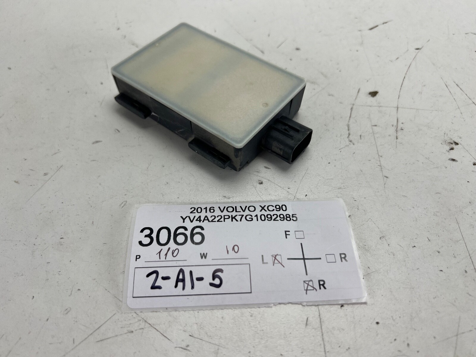 2016-2019 VOLVO XC90 LEFT REAR BLIND SPOT RADAR SENSOR MODULE OEM