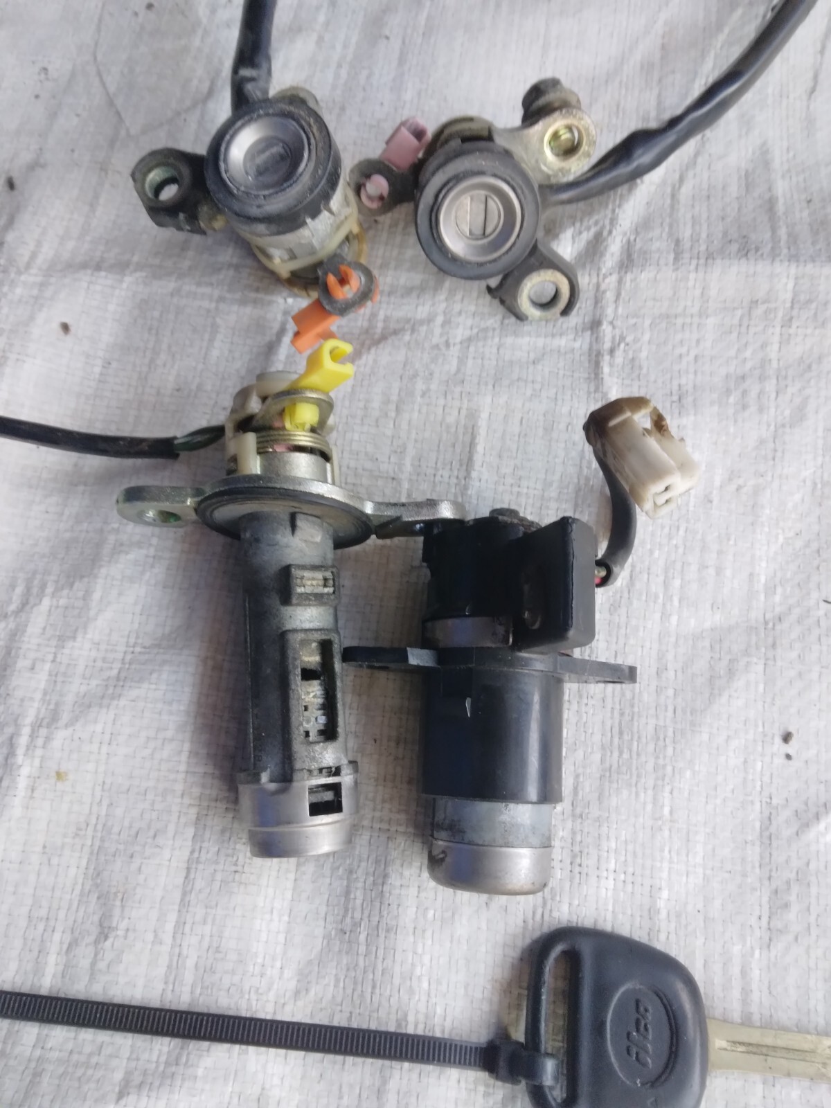 Lexus SC300 sc400 Key Lock Set OEM (see description)