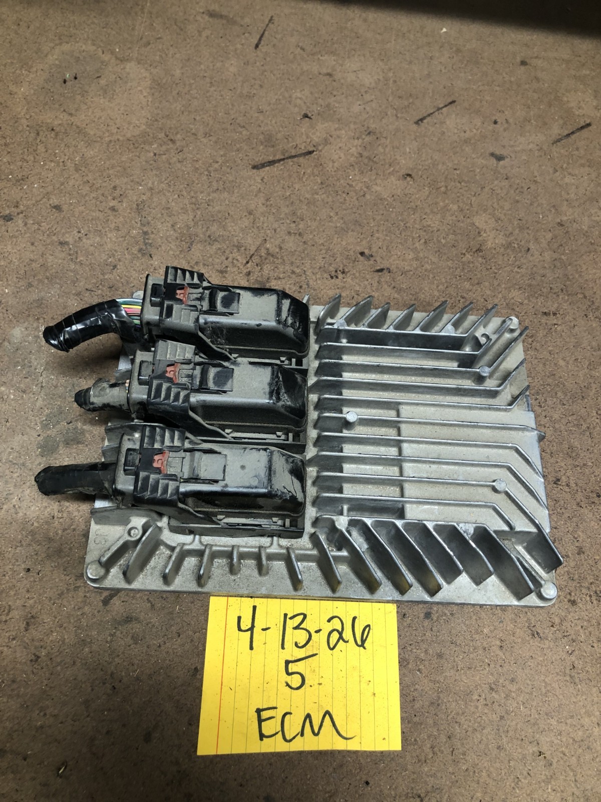 2013-2016 Chevrolet Equinox Engine Control Module ECM 12651807 ABAV E39A Plugs