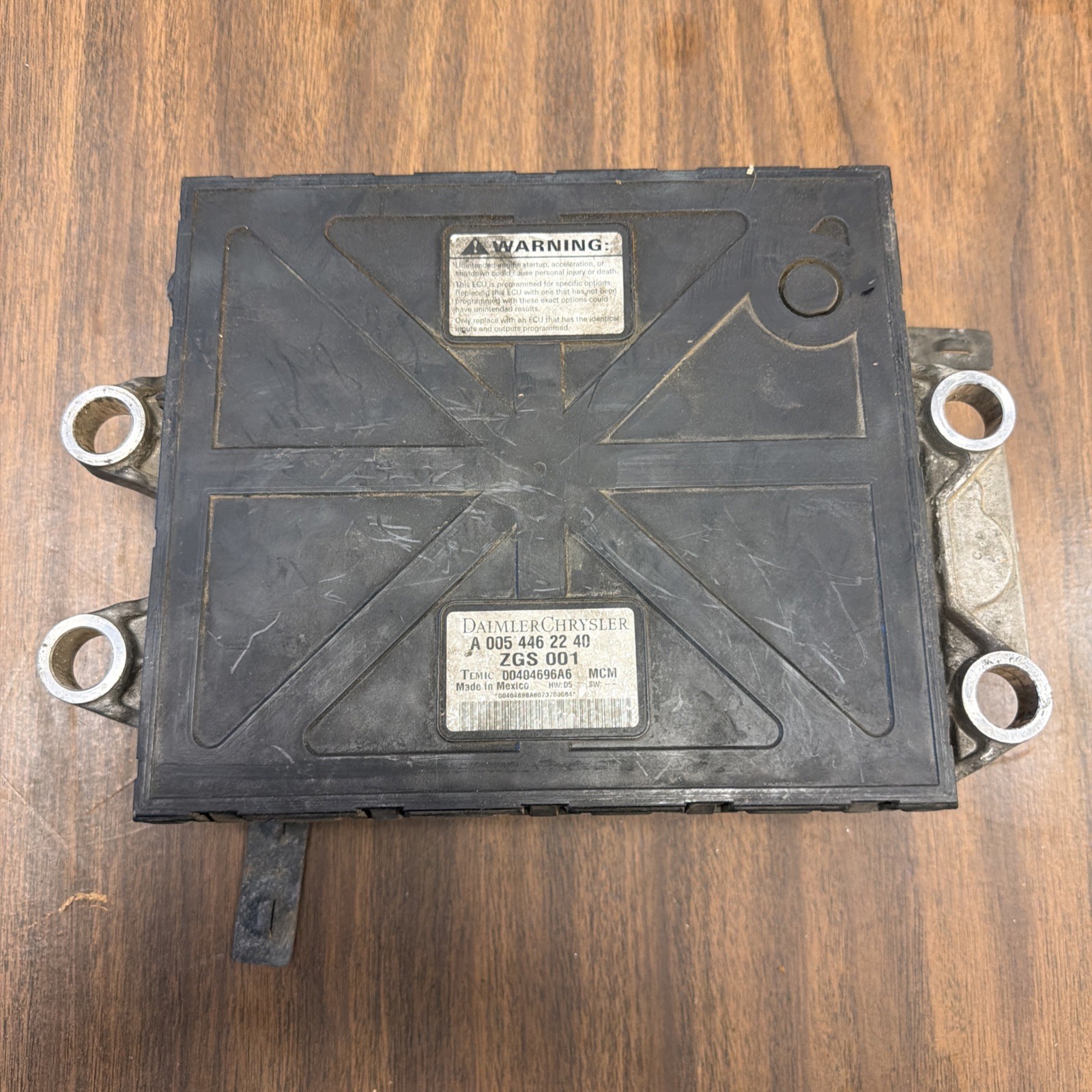 DAIMLER CHRYSLER ENGINE Control Module (ECM) MCM , A 005 446 22 40 ZGS001