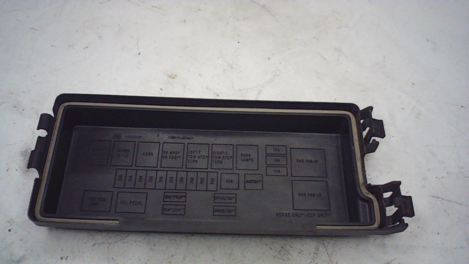 05 Jeep Grand Cherokee Engine Fuse Relay Panel Cover L0023295 ; P04692105AG