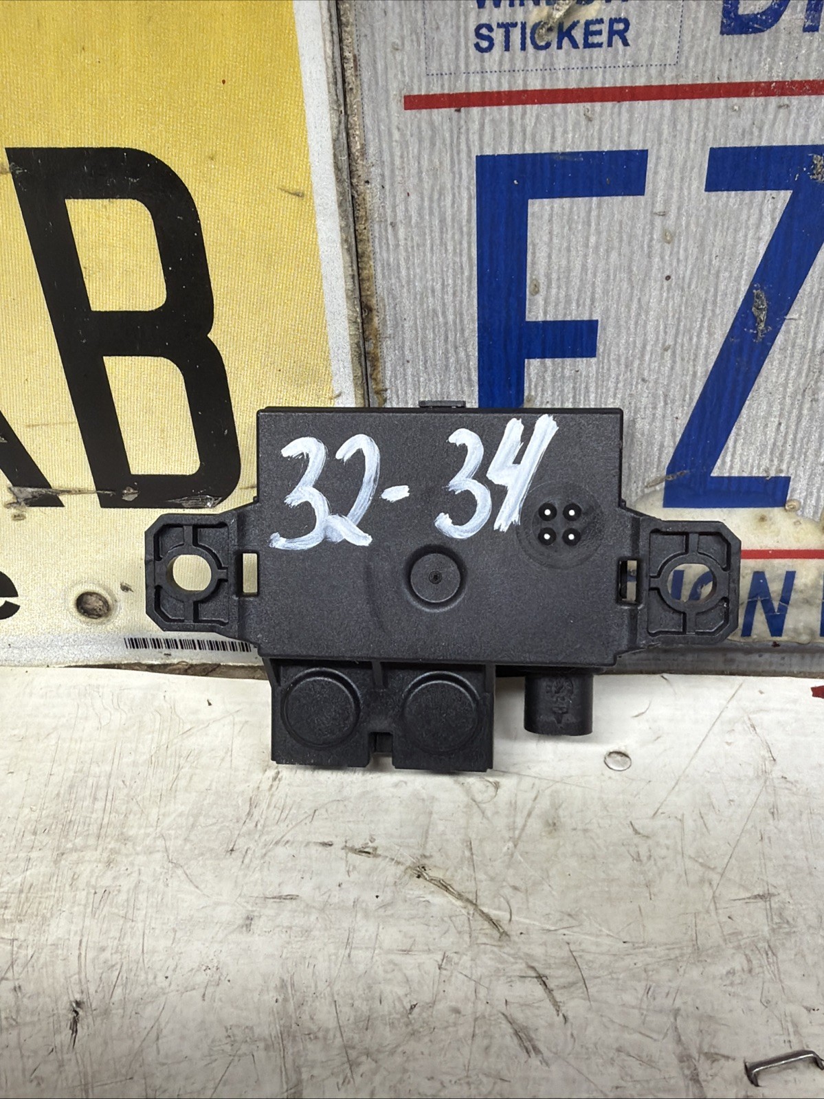 14-19 Mercedes CLA250 BATTERY MONITORING CONTROL MODULE RELAY OEM 0009822023