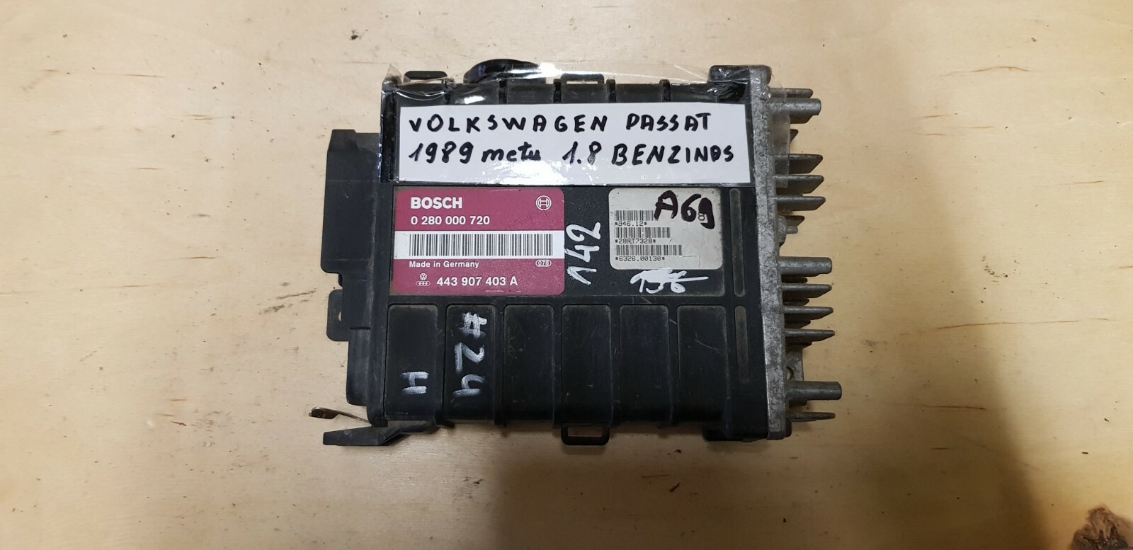 VW Passat 1989 1.8petrol Engine Control Unit 443907403A Bosch 0280000720 #24H