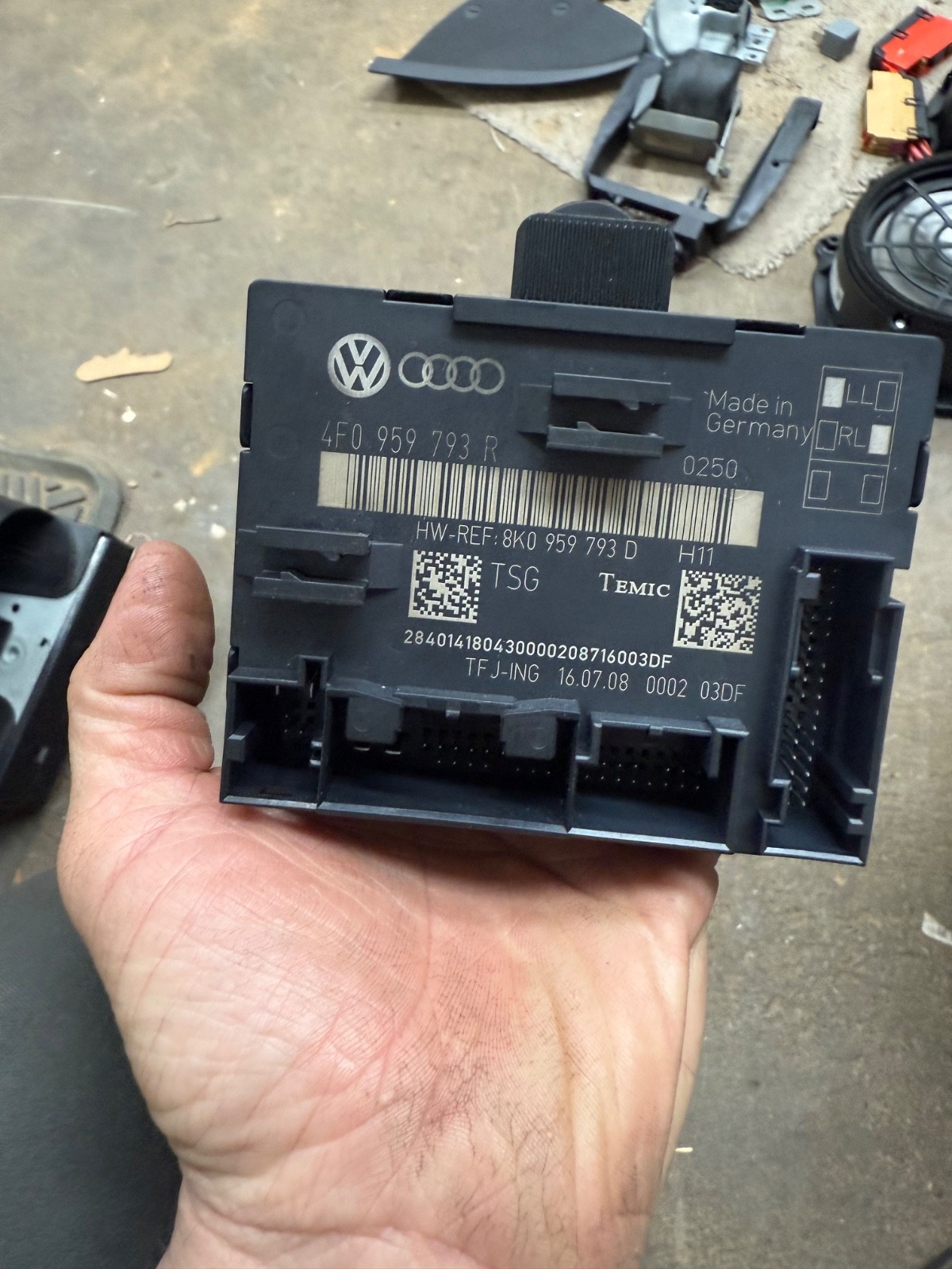 2009-2015 AUDI Q7 – Front LEFT DOOR / Window Control Module 4F0959793R