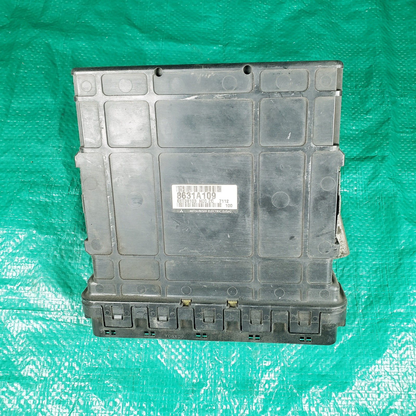 07 Mitsubishi Endeavor ECU 8631A109 ECM PCM Engine Control Module Computer