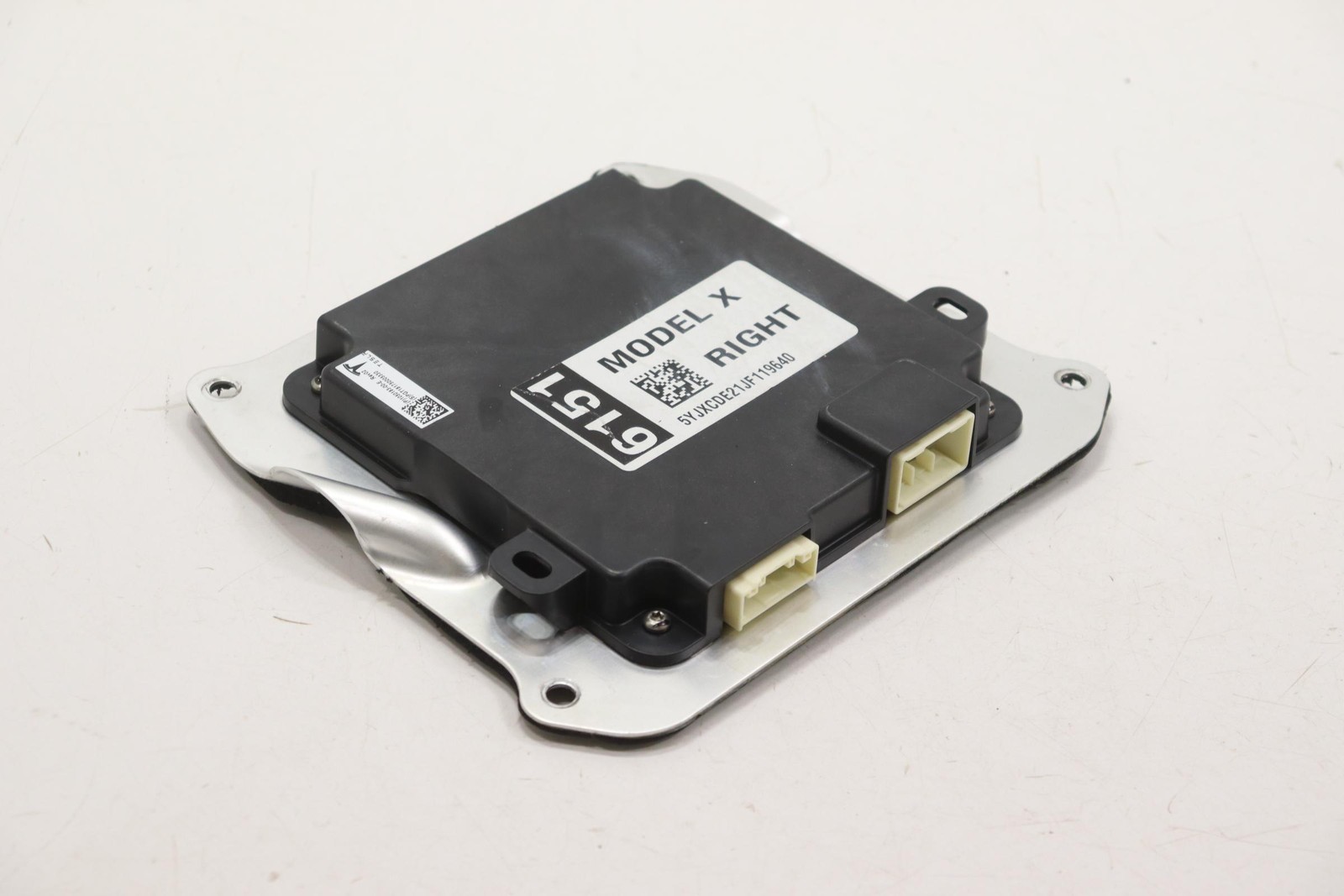 2016 – 2020 TESLA MODEL X FRONT RIGHT PASSENGER SIDE DOOR CONTROL MODULE OEM