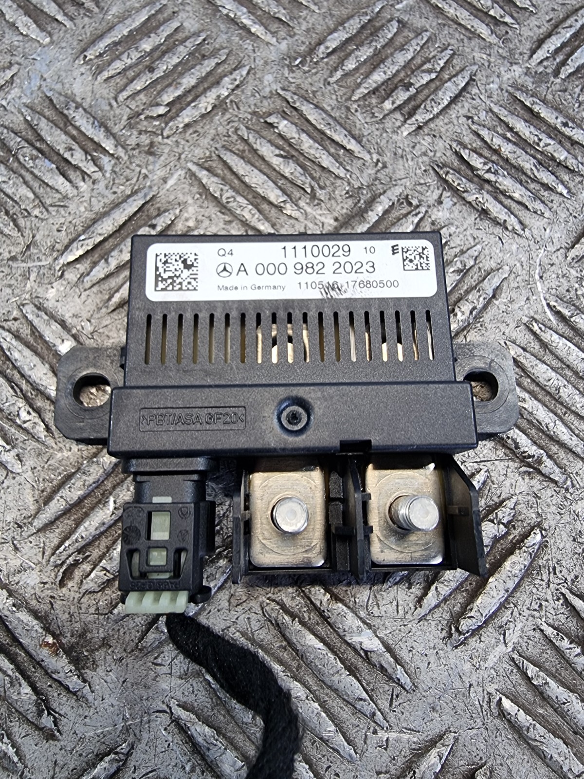 MERCEDES C350 SPORT BATTERY RELAY MODULE A0009822023 2.0L AUTO SALOON W205 2016
