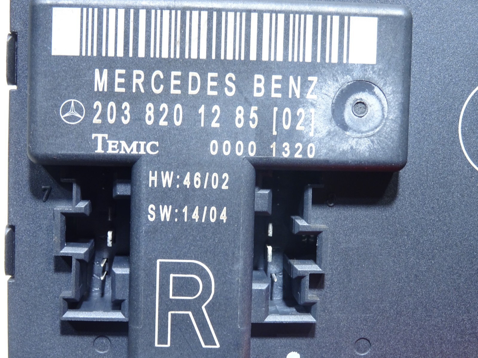 Mercedes C-Class drivers door control module 2038201285 2004-2007