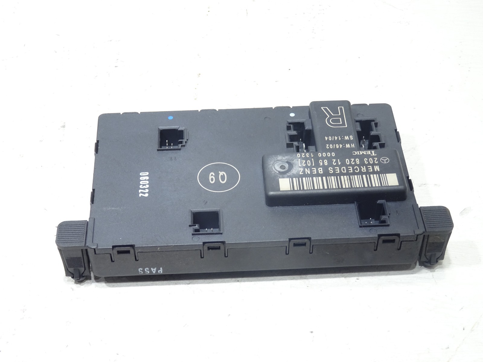 Mercedes C-Class drivers door control module 2038201285 2004-2007